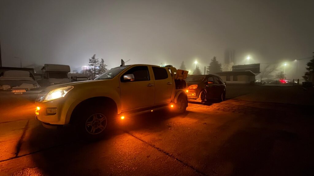 towing_car_in_the_fog_at_night